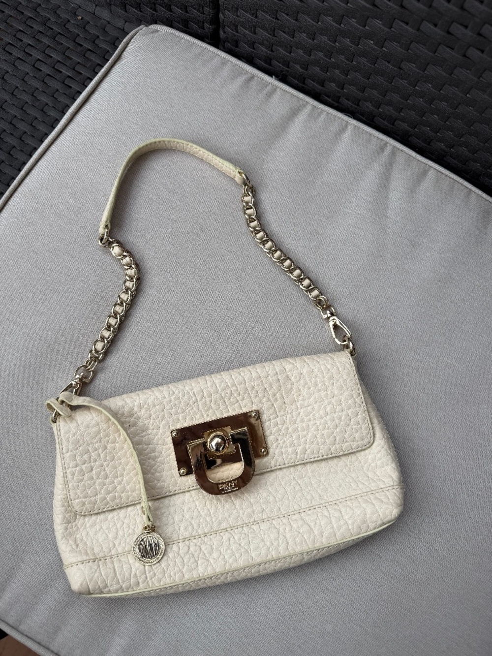 Elegant ivory French grain leather shoulder bag DKNY. Good pre-love condition.